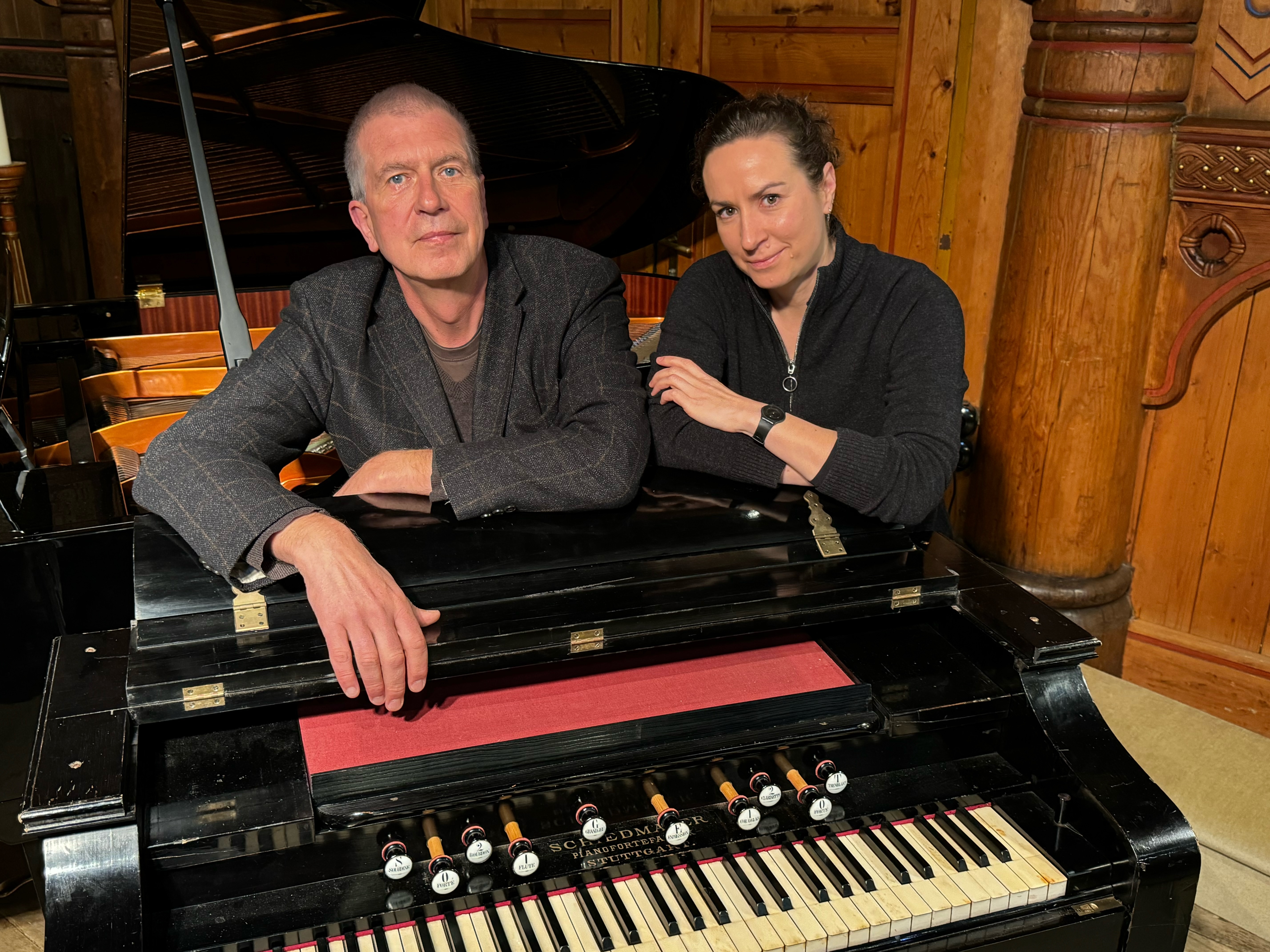 Konzert mit Harmonium und Klavier in der Stabkirche